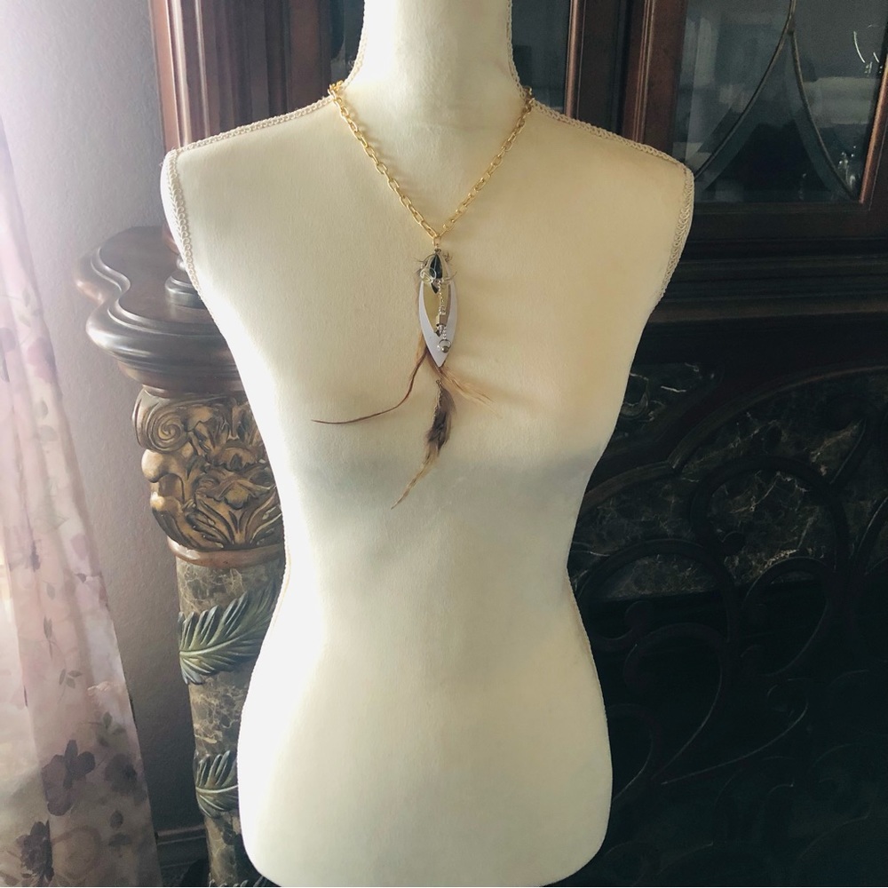 Handcrafted repurpose genuine feather dangle pendant on chain necklace - Picture 6 of 10